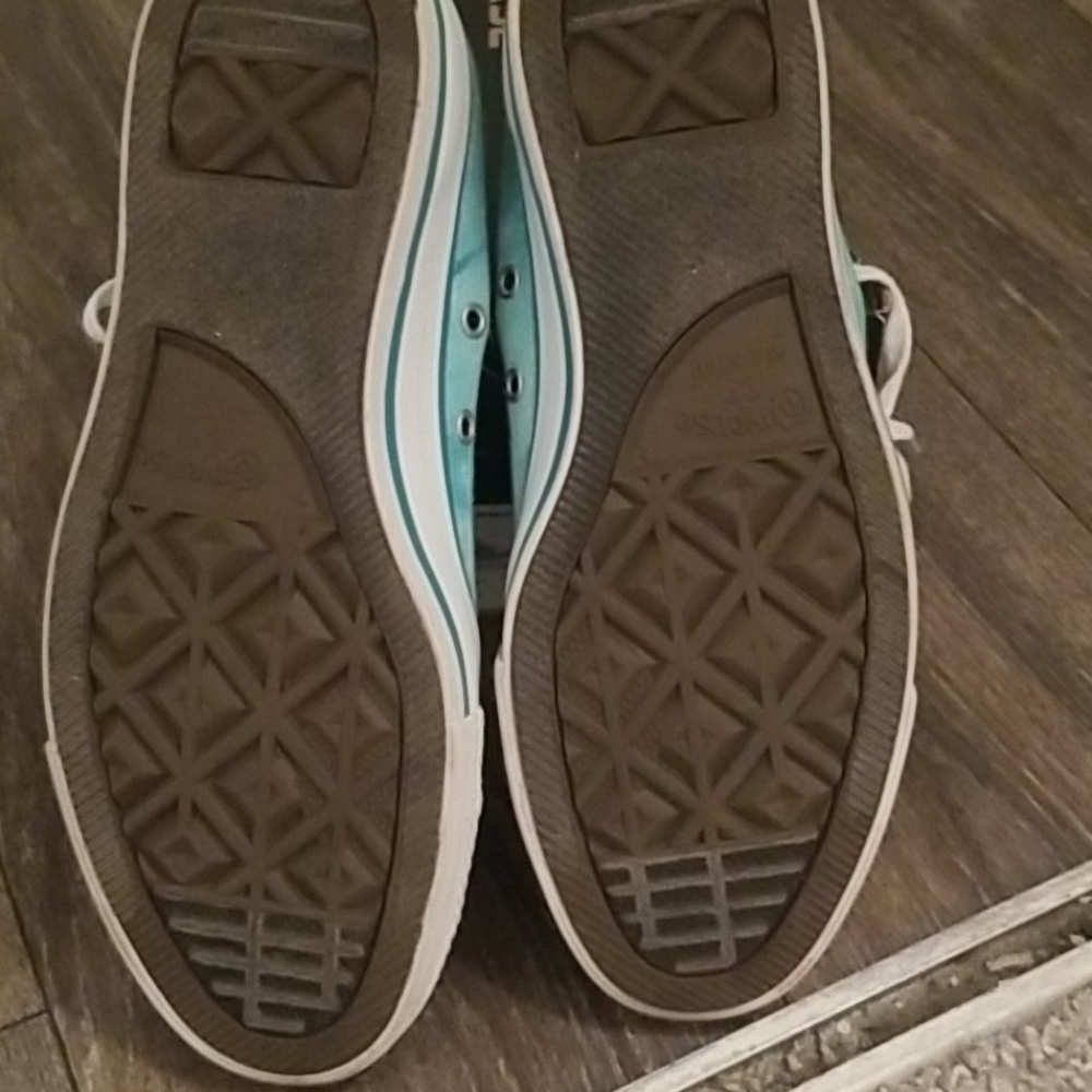 Converse - Picture 2 of 2